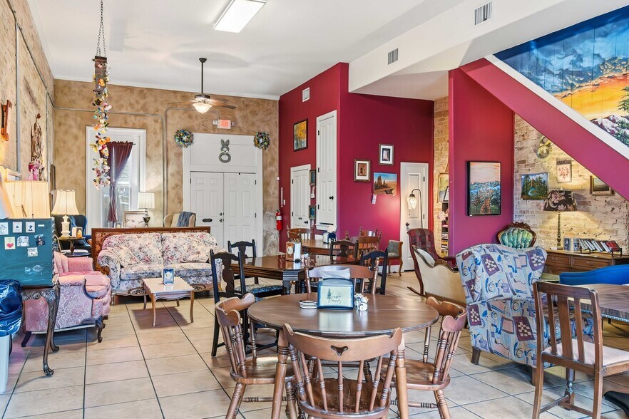 More Photos Of 709 Chestnut St, Bastrop Storefront Retail Residential For Sale