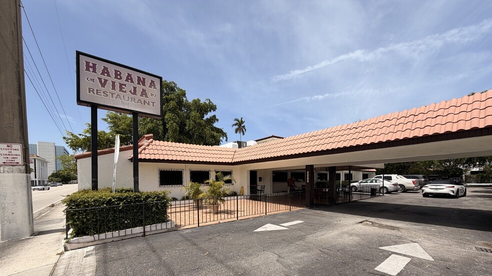 More Photos Of 2475 S Douglas Rd, Miami Restaurant For Sale