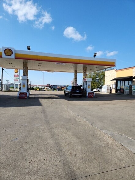 Primary Photo Of 301 E Interstate 20, Terrell Service Station For Sale