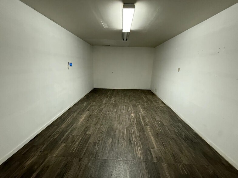 More Photos Of 3650 N 40th Ave, Phoenix Warehouse For Lease