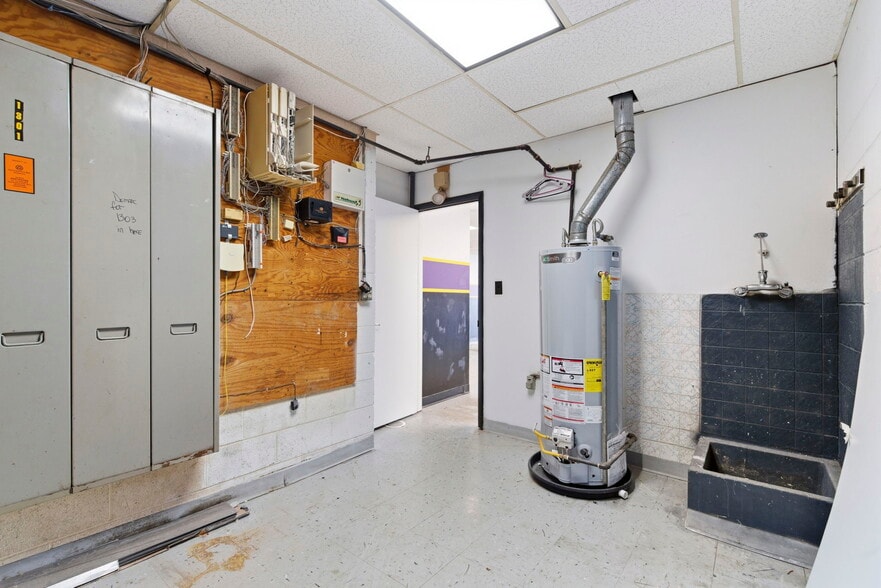 More Photos Of 1301-1349 S Glenstone Ave, Springfield General Retail For Lease