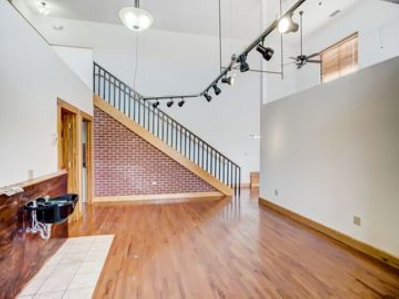 More Photos Of 1041 Shawnee Rd, Lima Freestanding For Lease