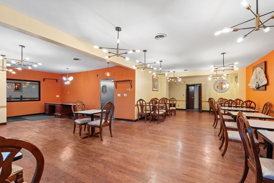 More Photos Of 5554 34th Ave S, Minneapolis Restaurant For Sale