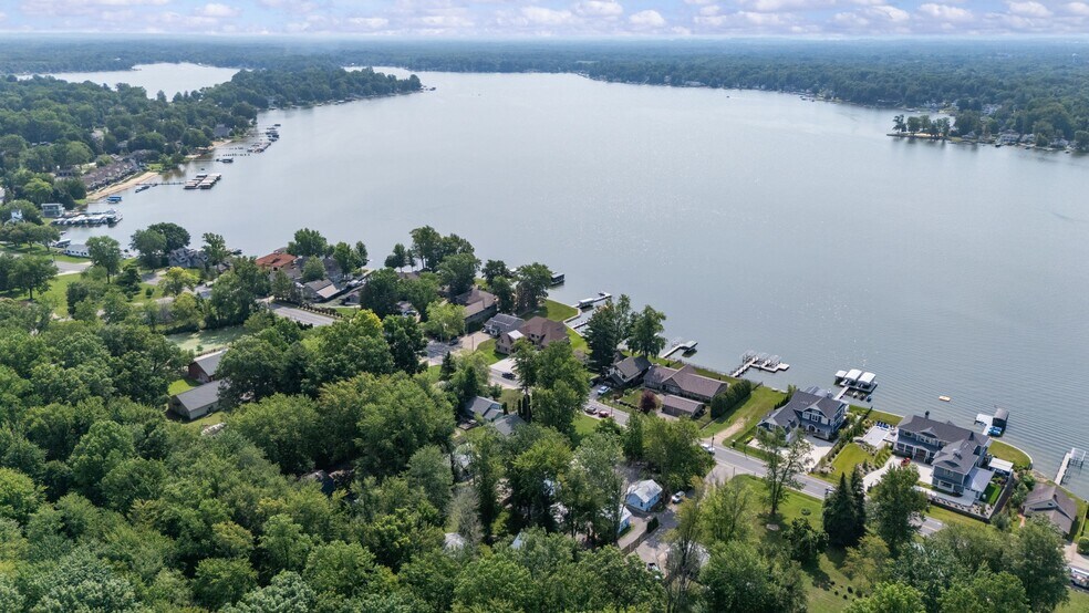 More Photos Of 5358 Paw Paw Lake Rd, Coloma Apartments For Sale