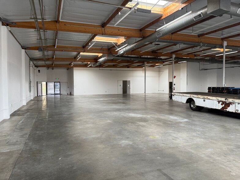 More Photos Of 1014 Griswold Ave, San Fernando Warehouse For Lease