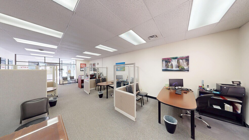 More Photos Of 324 E Washington Ave, Riverton Office For Sale