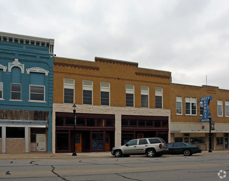 More Photos Of 507-509 W Main St, Denison Storefront Retail Office For Lease