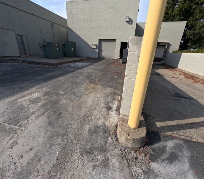 More Photos Of 8539 Elk Grove Blvd, Elk Grove Freestanding For Lease