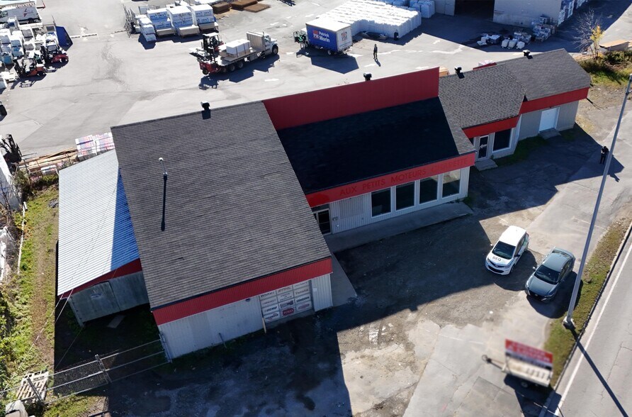 Primary Photo Of 100 Boul De L'industrie, Joliette General Retail For Lease