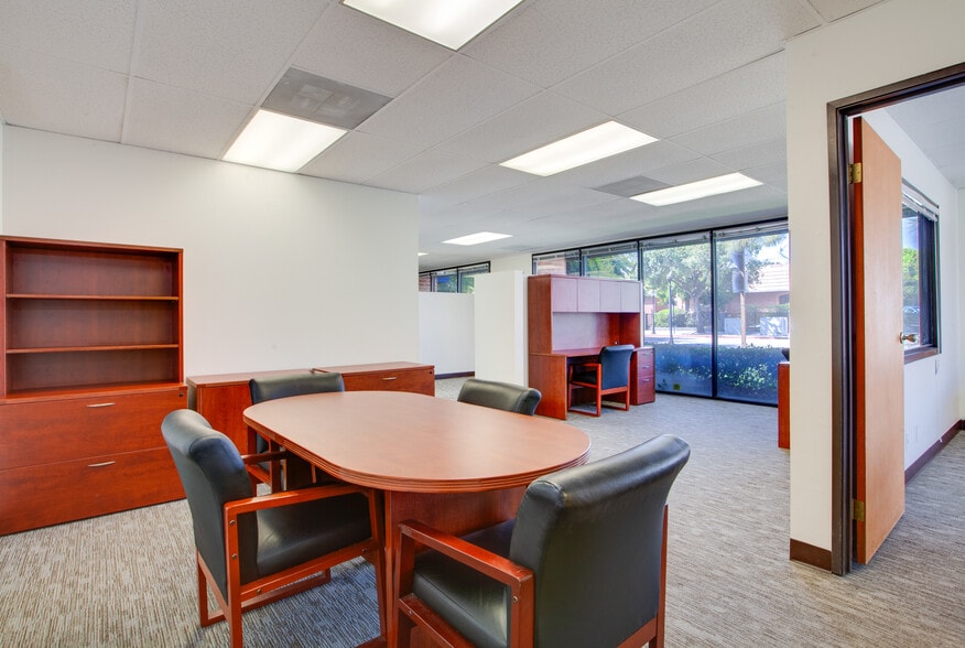 More Photos Of 440 Western Ave, Glendale Office For Lease