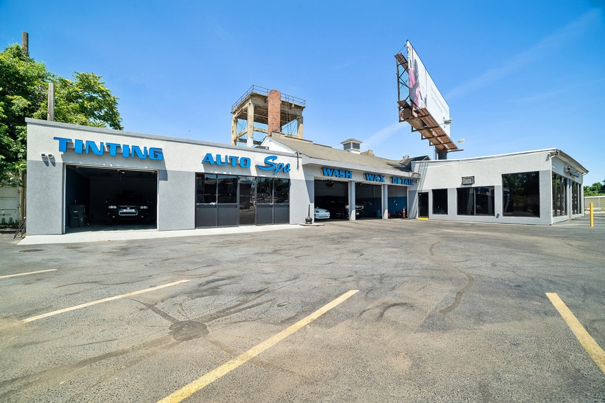 More Photos Of 2351 E North Ave, Baltimore Auto Repair For Sale