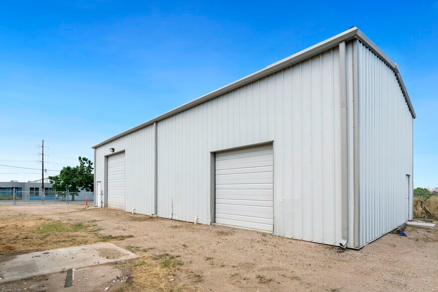 More Photos Of 6398 Franklin St, Denver Warehouse For Lease