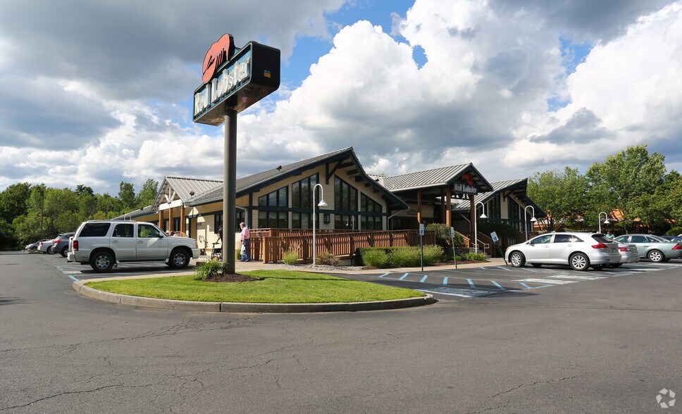 Primary Photo Of 170 Wolf Rd, Albany Restaurant For Sale