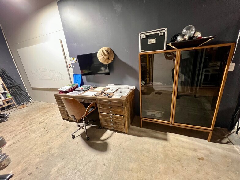 More Photos Of 3221-3273 NW 7th Ave, Miami Flex For Lease