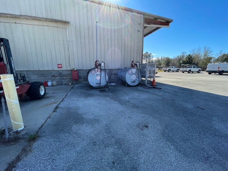 More Photos Of 4680 Lake Industrial Blvd, Tavares Warehouse For Sale