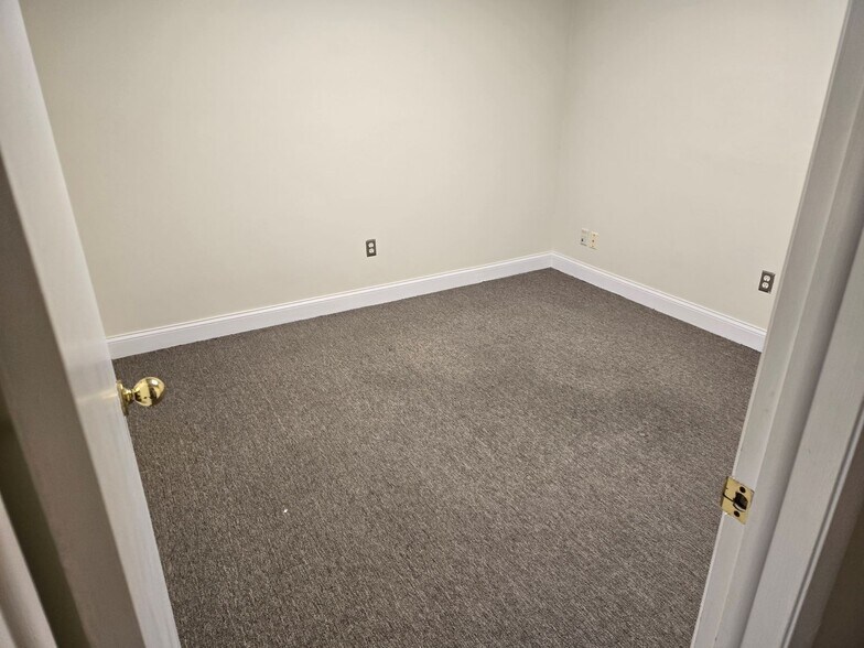 More Photos Of 1207 N Himes Ave, Tampa Office For Lease