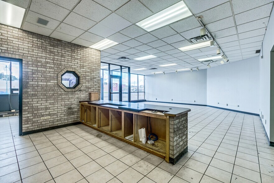 More Photos Of 5500 W Broadway Ave, Minneapolis Storefront Retail Office For Sale