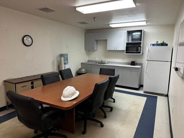 More Photos Of 2948 I-70 Business Loop, Grand Junction Warehouse For Lease