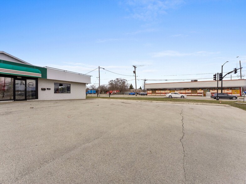 More Photos Of 1930 E Mason St, Green Bay Freestanding For Lease