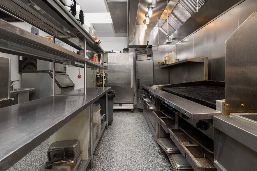 More Photos Of 317 Studdart Ave, Graceville General Retail For Sale