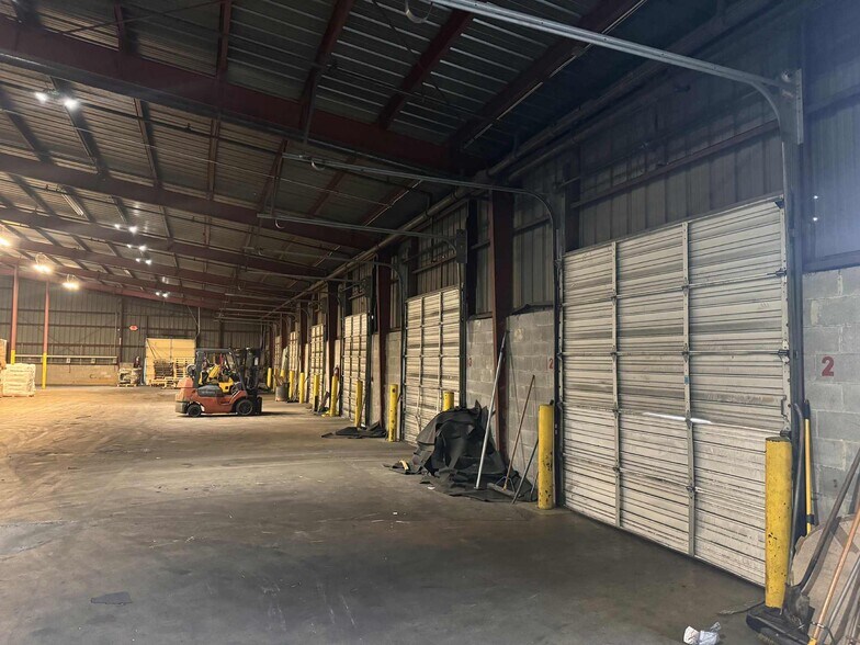 More Photos Of 255 Franklin St, Spartanburg Warehouse For Lease