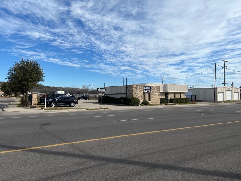 More Photos Of 2515 E Hubbard St, Mineral Wells Office For Sale