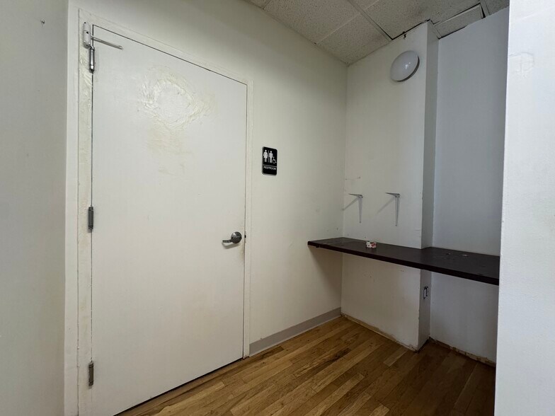 More Photos Of 412 Eighth Ave, New York Loft Creative Space For Lease