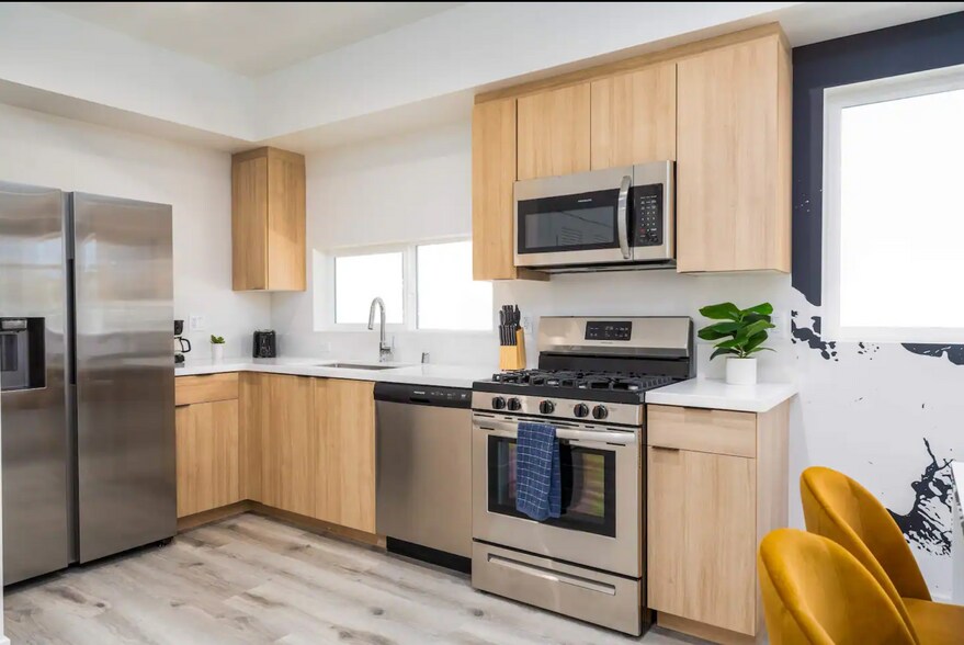 More Photos Of 216 N Coronado St, Los Angeles Multifamily For Sale