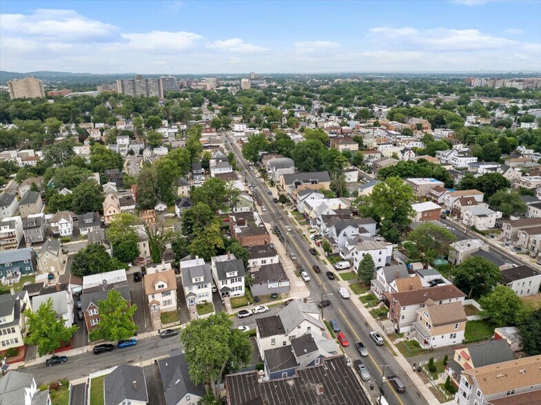 More Photos Of 347 Sanford Ave, Newark Convenience Store For Sale