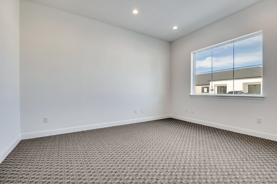 More Photos Of 6000 Alma Rd, McKinney Business Park For Lease