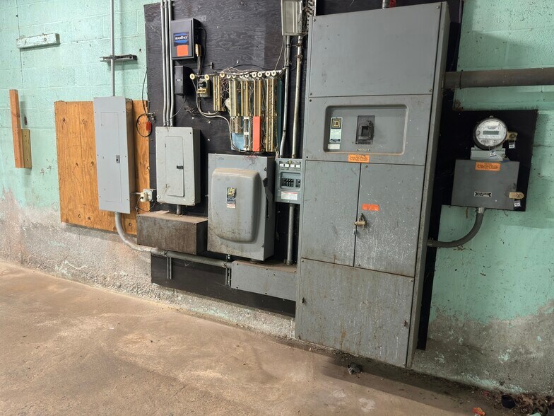 More Photos Of 50 Sheridan St, Stratford Manufacturing For Sale