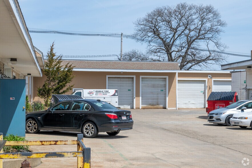 More Photos Of 25 Wareham St, Middleborough Warehouse For Lease