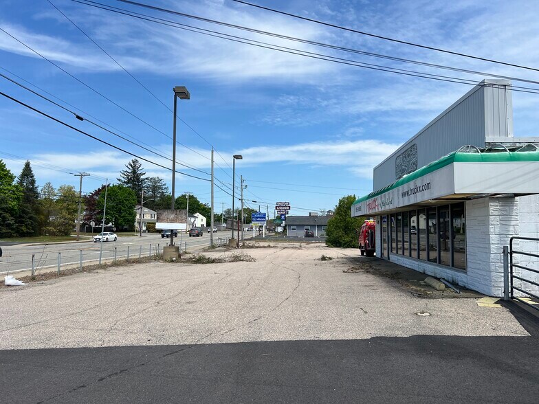 More Photos Of 6840 Post Rd, North Kingstown Auto Repair For Sale