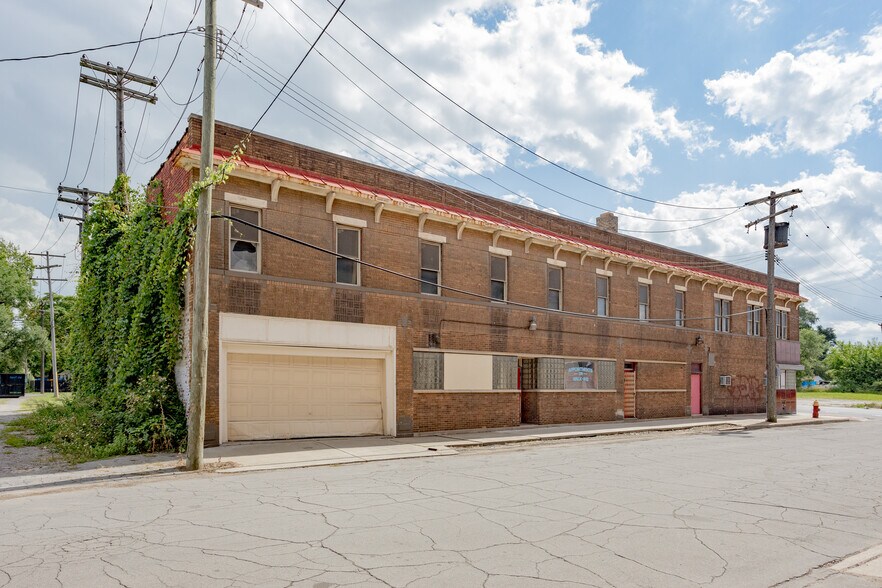 More Photos Of 2640 Junction St, Detroit Storefront Retail Residential For Sale