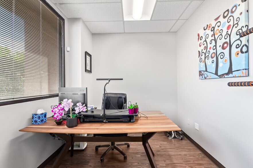 More Photos Of 15600-15650 N Black Canyon Hwy, Phoenix Office For Lease