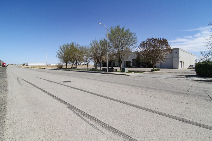 More Photos Of 45440 Trevor Ave, Lancaster Warehouse For Sale