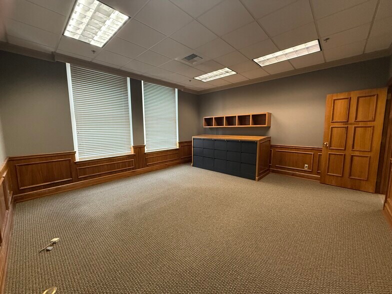 More Photos Of 526 2nd Ave SE, Cedar Rapids Office For Sale