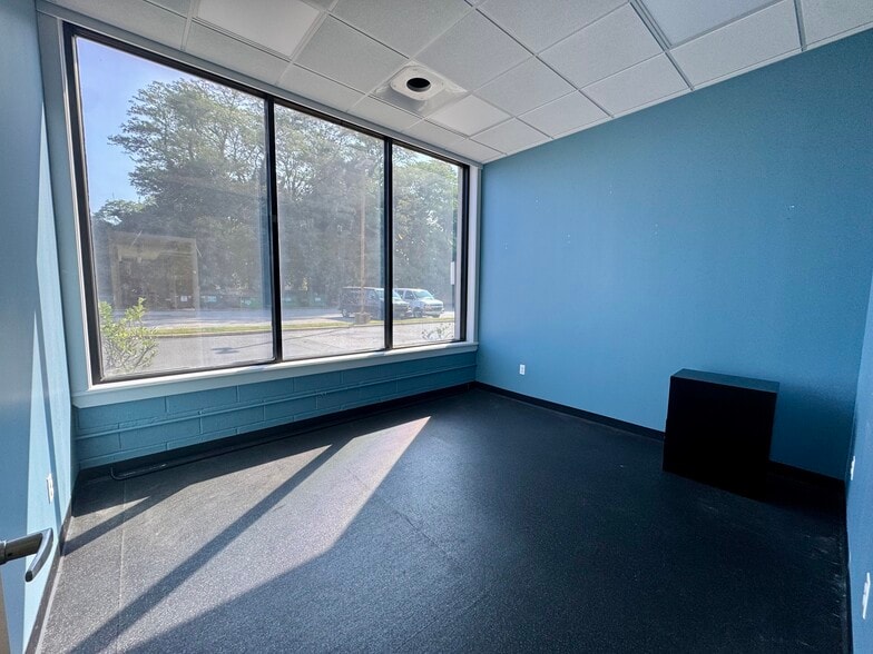More Photos Of 200 Wilson St, Port Jefferson Station Flex For Lease