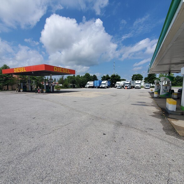 More Photos Of 738 State Route 3 N, Gambrills Convenience Store For Lease