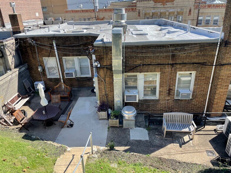 More Photos Of 126 Bala Ave, Bala Cynwyd Storefront Retail Residential For Sale