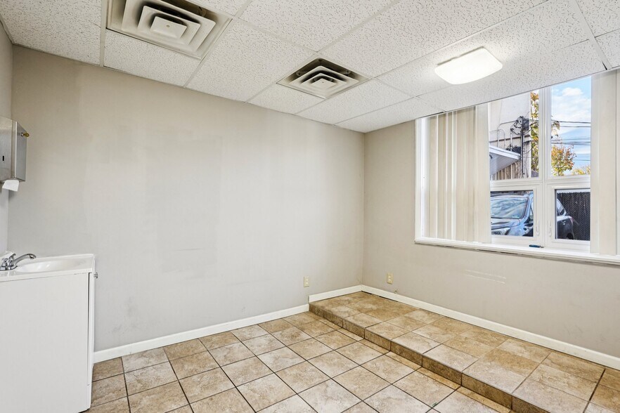 More Photos Of 99-105 Berkshire Ave, Paterson Office For Lease