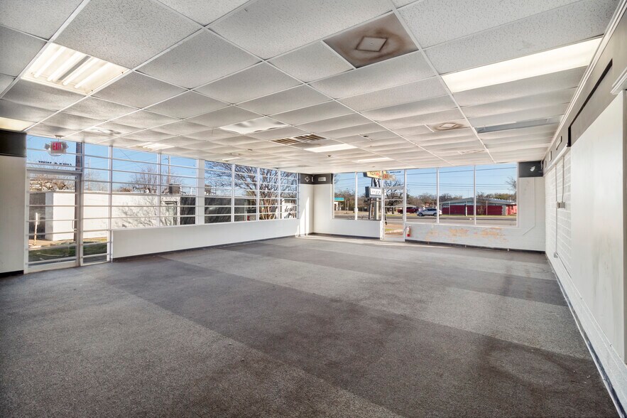 More Photos Of 3514-3518 S Texas Ave, Bryan Freestanding For Lease