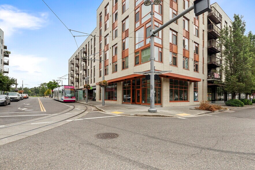 More Photos Of 610 S Lowell St, Portland Storefront Retail Office For Lease