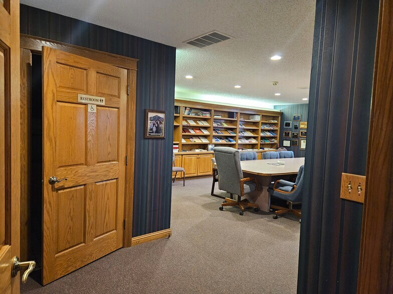 More Photos Of 3165 Cabaret Trl S, Saginaw Office For Sale