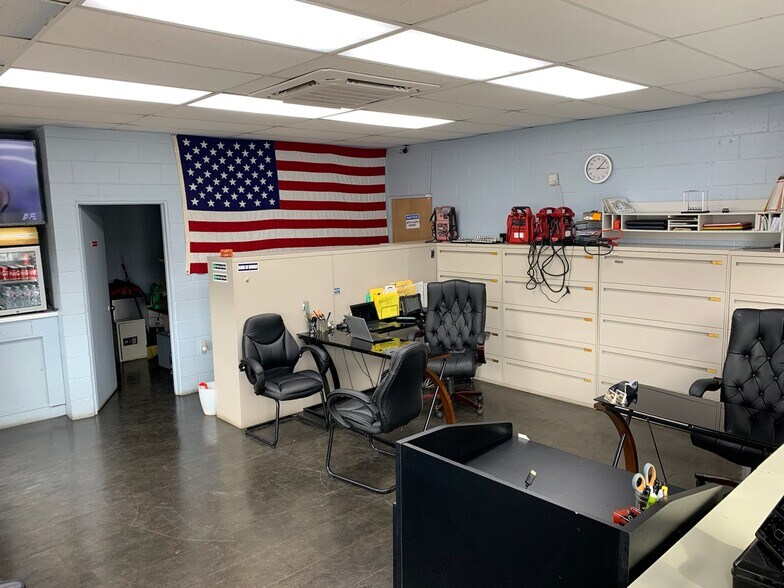 More Photos Of 655 Mapunapuna St, Honolulu Warehouse For Lease