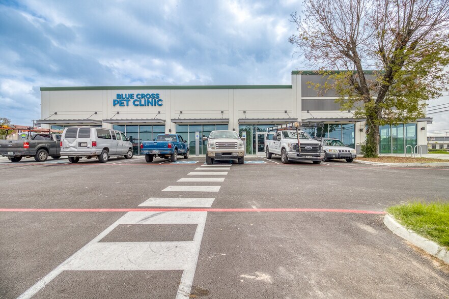 More Photos Of 1704 Bandera Rd, San Antonio Unknown For Lease