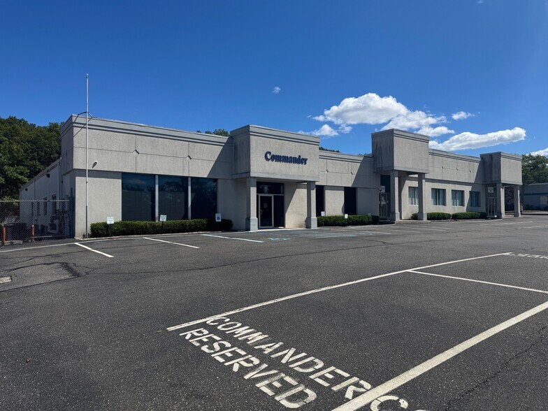 Primary Photo Of 3-5 Fairchild Ct, Plainview Warehouse For Lease