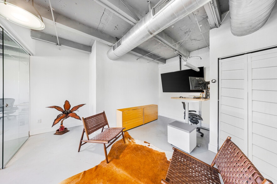 More Photos Of 1235 SW 22nd St, Miami Office For Lease