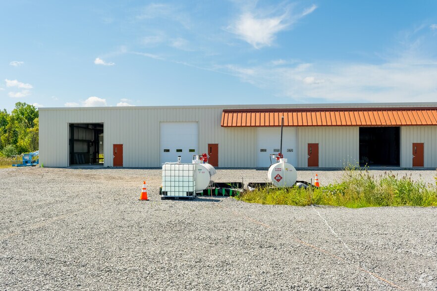 More Photos Of 50 Airpark Dr, Rochester Light Manufacturing For Lease