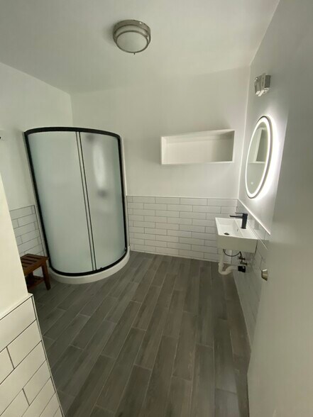 More Photos Of 742-748 S Hill St, Los Angeles Loft Creative Space For Lease